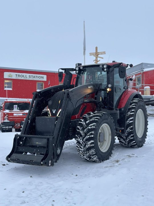Valtra-T235-tractor-at-antarctic-science-station.jpeg