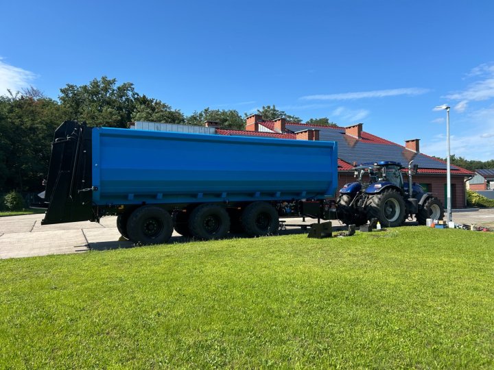 Przyczepa ze ścianą przesuwną push off trailer, Agrotechnology, Wieczorek, Kobzarenko, FLiegl, Metalfach, USA , adapter (2).JPEG