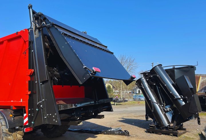 Przyczepa ze ścianą przesuwną push off trailer, Agrotechnology, Wieczorek, Kobzarenko, FLiegl, Metalfach, USA , adapter (7).jpg